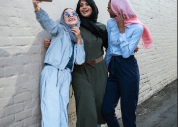 10 Creative Ways to Style a Basic Hijab Scarf