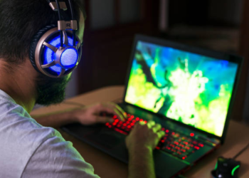 The Evolution of eSports: How Online Gaming Transformed into a Global Spectator Sport